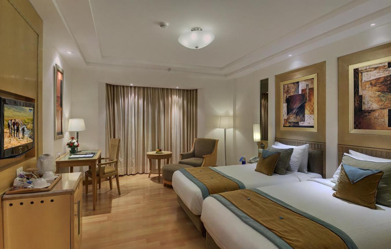 Inde Hotel Vista Woods Huda City Centre, คูร์เคาน์ ภายนอก รูปภาพ