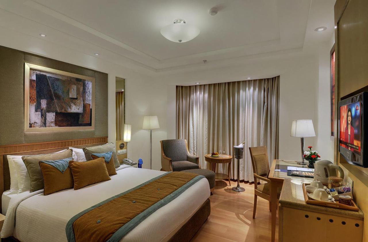 Inde Hotel Vista Woods Huda City Centre, คูร์เคาน์ ภายนอก รูปภาพ
