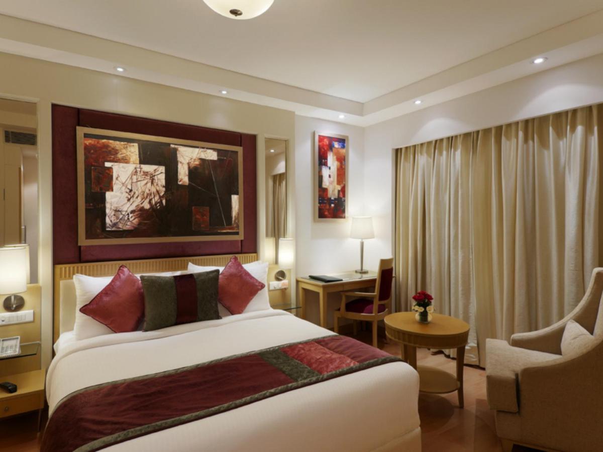 Inde Hotel Vista Woods Huda City Centre, คูร์เคาน์ ภายนอก รูปภาพ