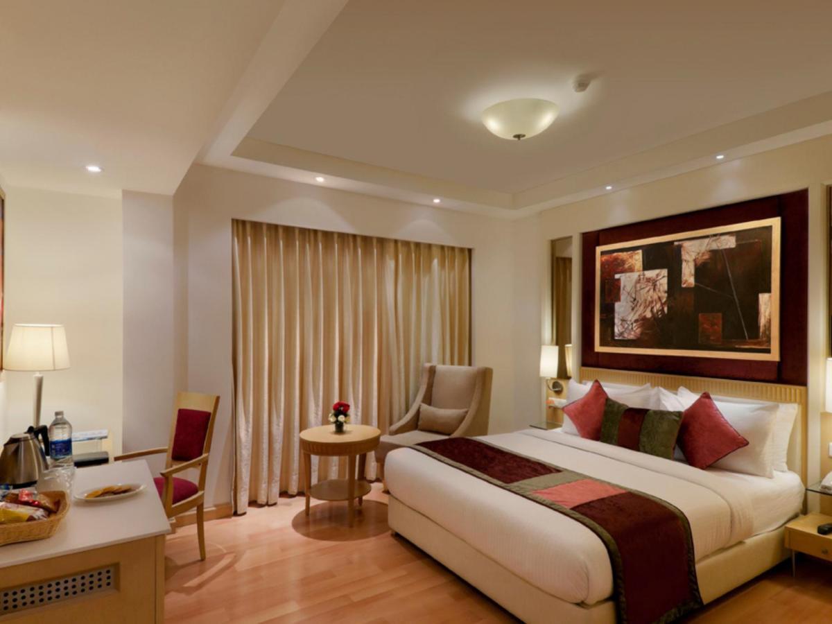 Inde Hotel Vista Woods Huda City Centre, คูร์เคาน์ ภายนอก รูปภาพ