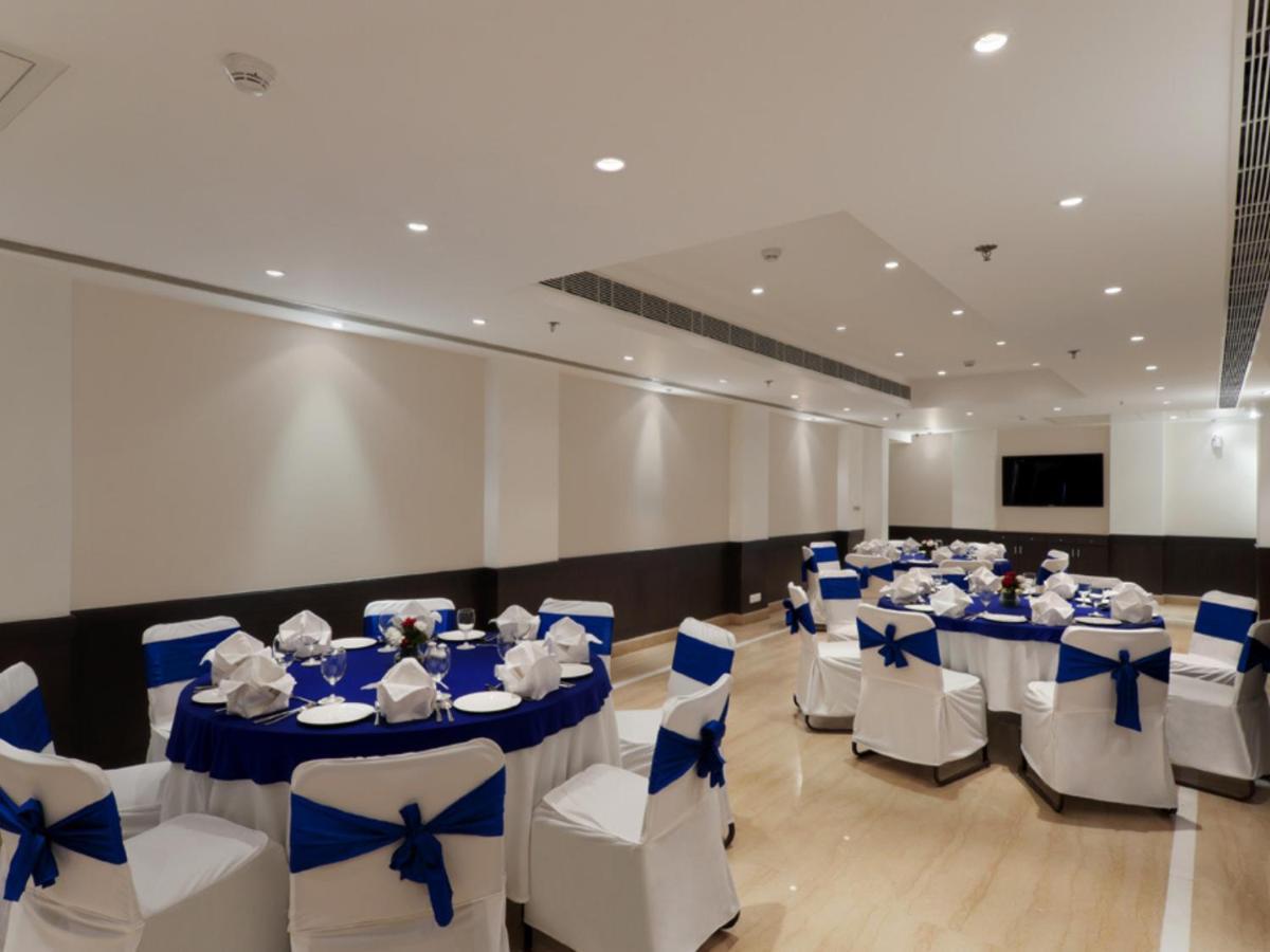 Inde Hotel Vista Woods Huda City Centre, คูร์เคาน์ ภายนอก รูปภาพ