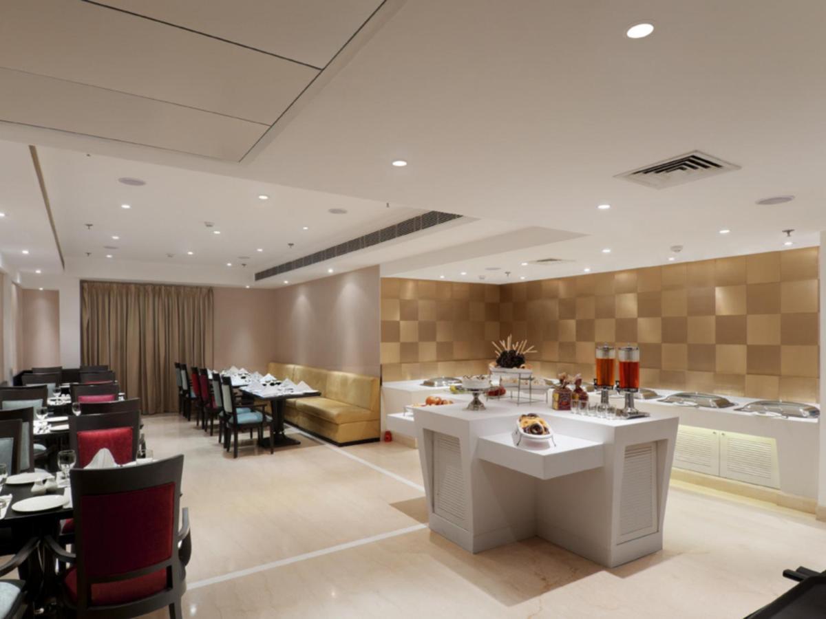 Inde Hotel Vista Woods Huda City Centre, คูร์เคาน์ ภายนอก รูปภาพ