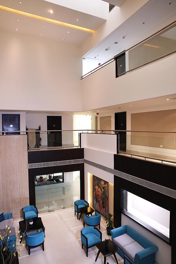 Inde Hotel Vista Woods Huda City Centre, คูร์เคาน์ ภายนอก รูปภาพ