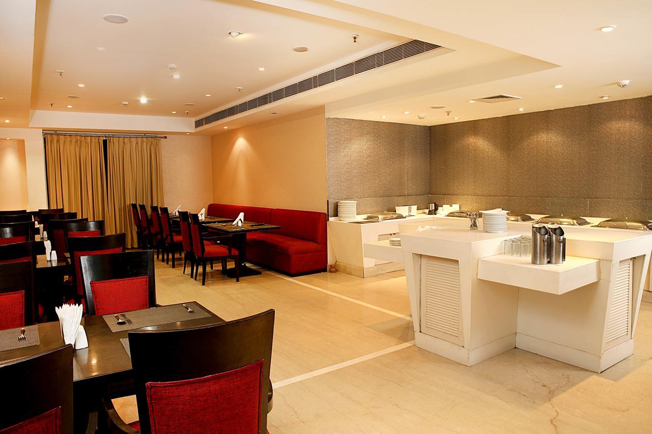 Inde Hotel Vista Woods Huda City Centre, คูร์เคาน์ ภายนอก รูปภาพ