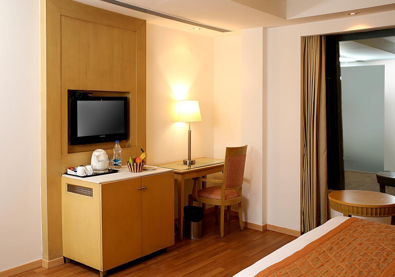 Inde Hotel Vista Woods Huda City Centre, คูร์เคาน์ ภายนอก รูปภาพ