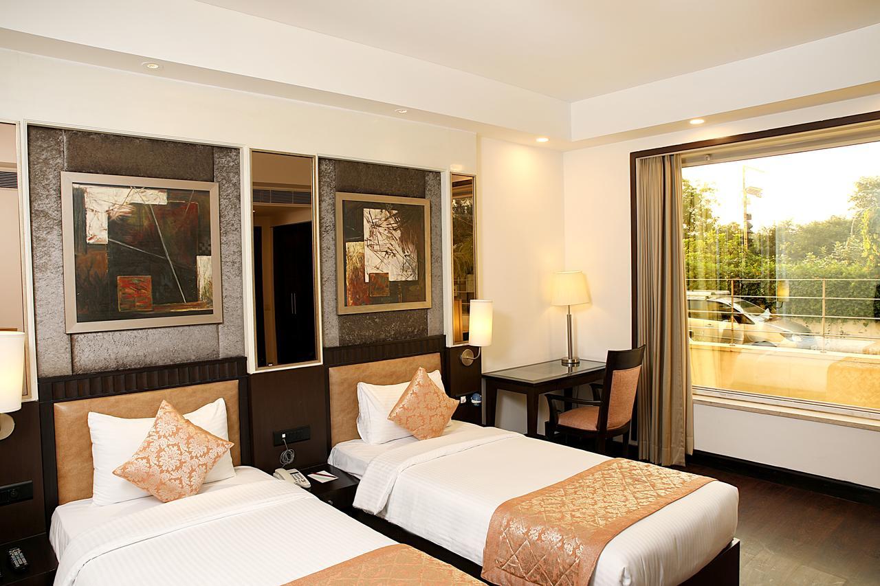 Inde Hotel Vista Woods Huda City Centre, คูร์เคาน์ ภายนอก รูปภาพ