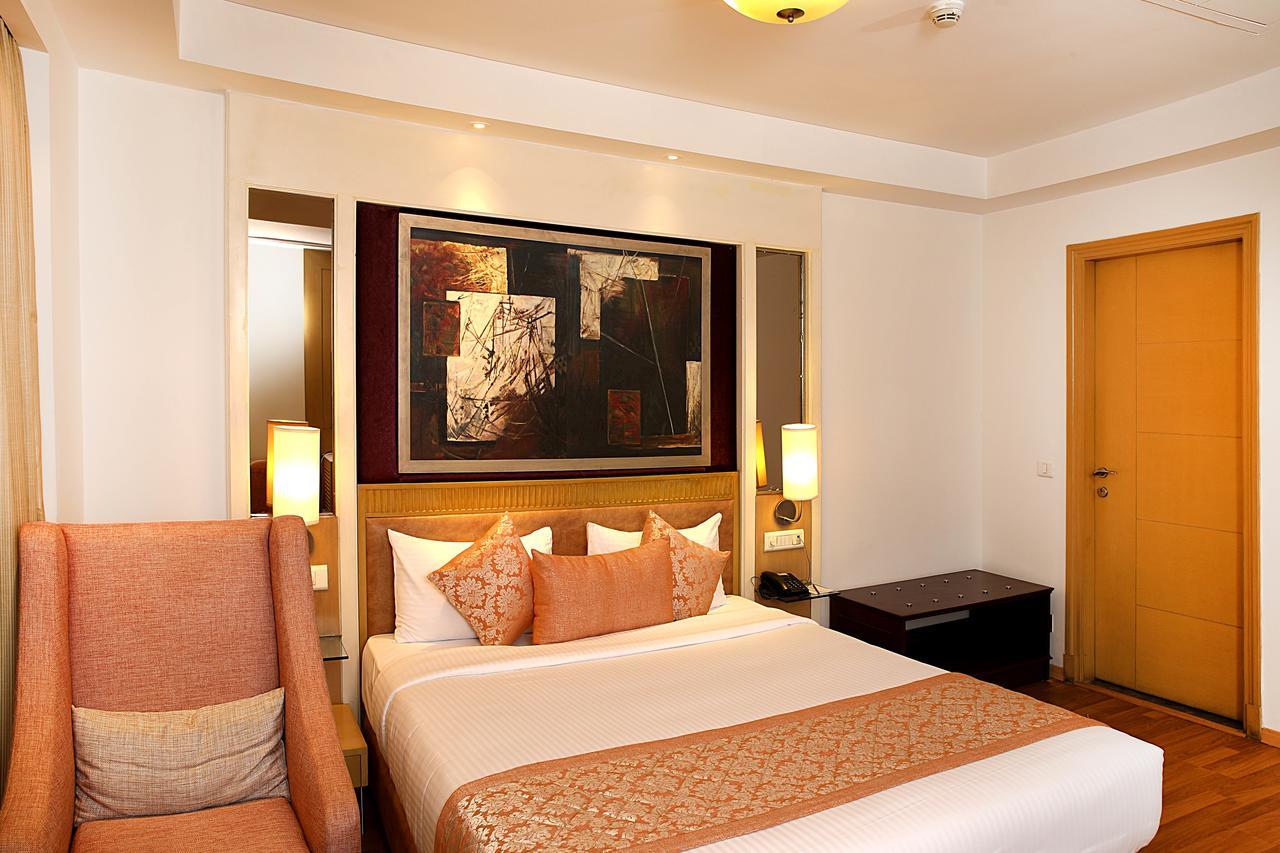 Inde Hotel Vista Woods Huda City Centre, คูร์เคาน์ ภายนอก รูปภาพ