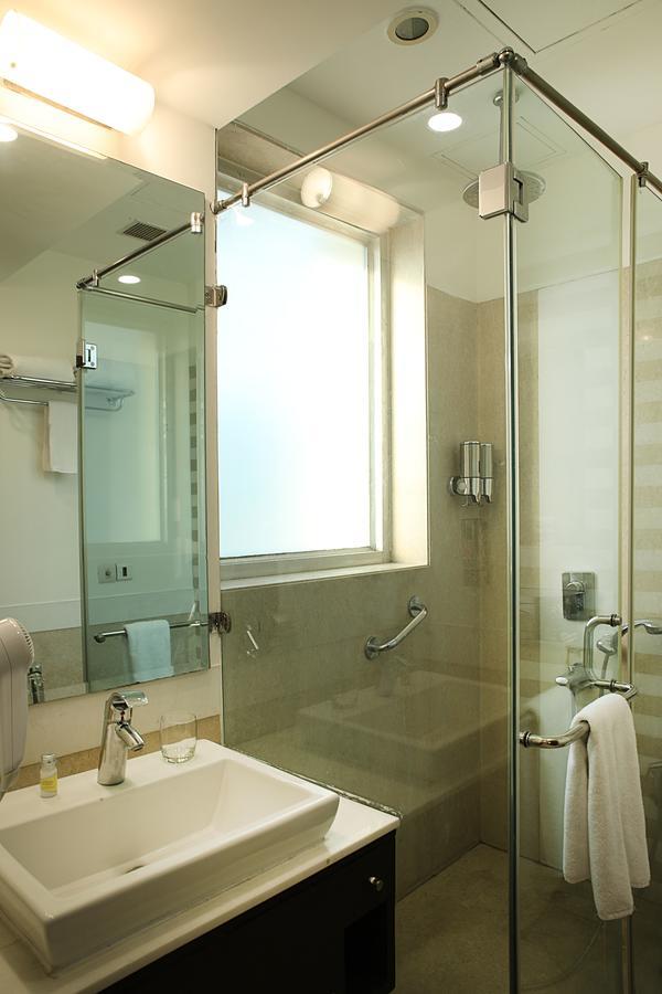 Inde Hotel Vista Woods Huda City Centre, คูร์เคาน์ ภายนอก รูปภาพ
