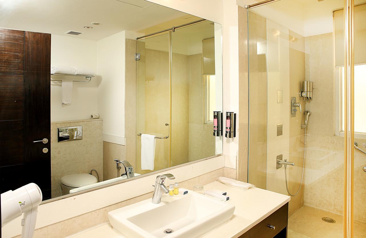 Inde Hotel Vista Woods Huda City Centre, คูร์เคาน์ ภายนอก รูปภาพ