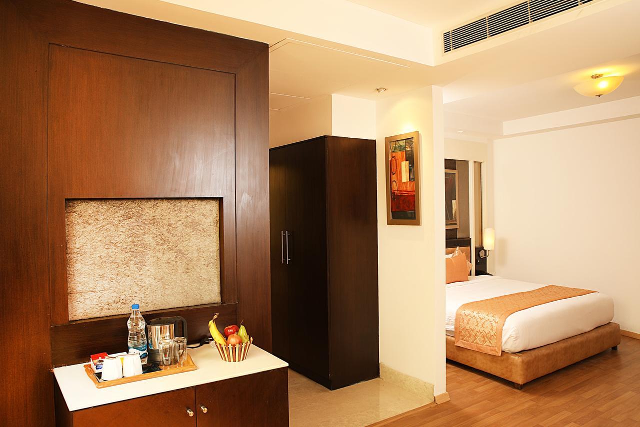 Inde Hotel Vista Woods Huda City Centre, คูร์เคาน์ ภายนอก รูปภาพ