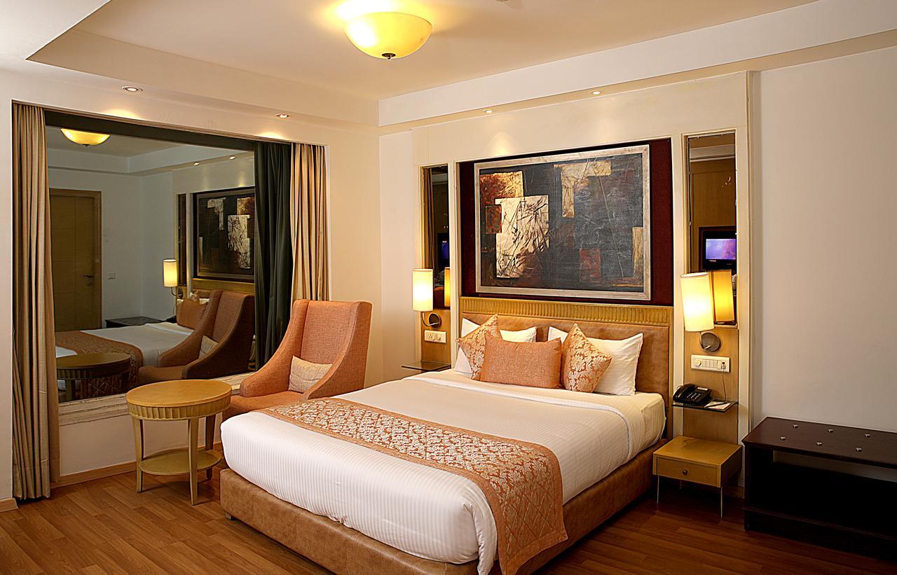 Inde Hotel Vista Woods Huda City Centre, คูร์เคาน์ ภายนอก รูปภาพ