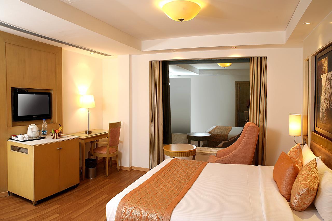 Inde Hotel Vista Woods Huda City Centre, คูร์เคาน์ ภายนอก รูปภาพ