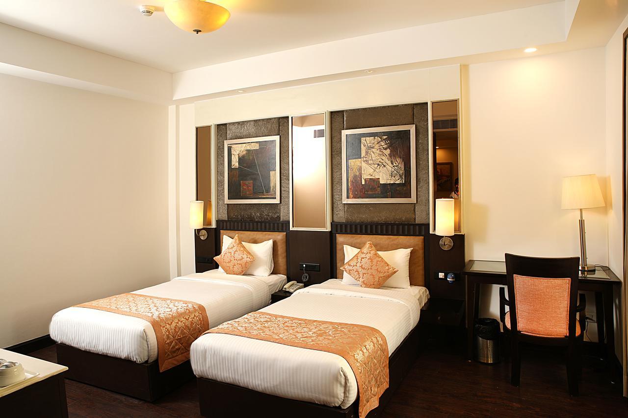 Inde Hotel Vista Woods Huda City Centre, คูร์เคาน์ ภายนอก รูปภาพ