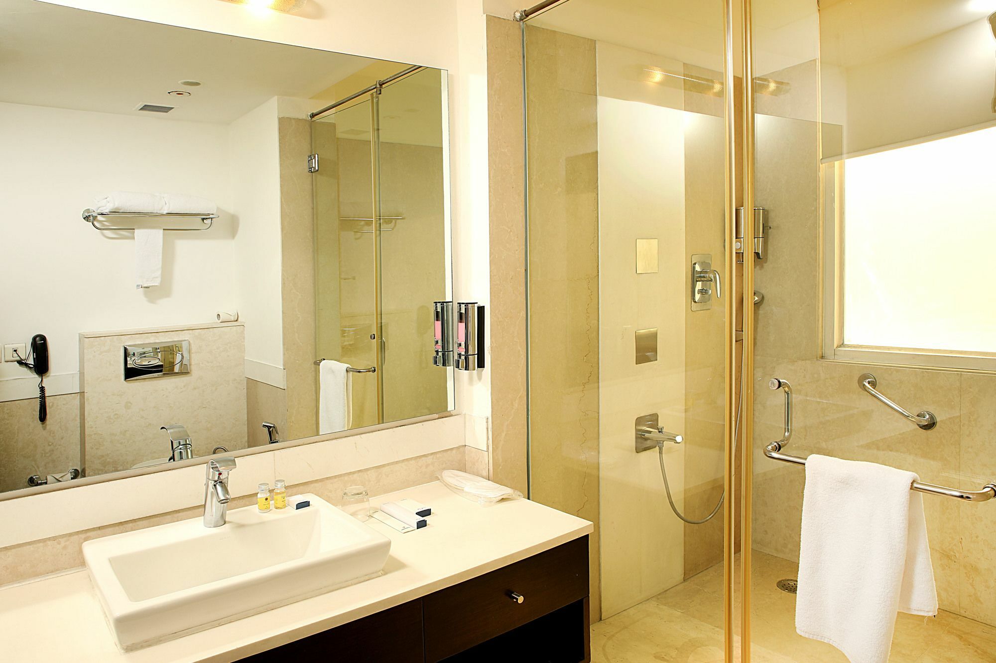 Inde Hotel Vista Woods Huda City Centre, คูร์เคาน์ ภายนอก รูปภาพ