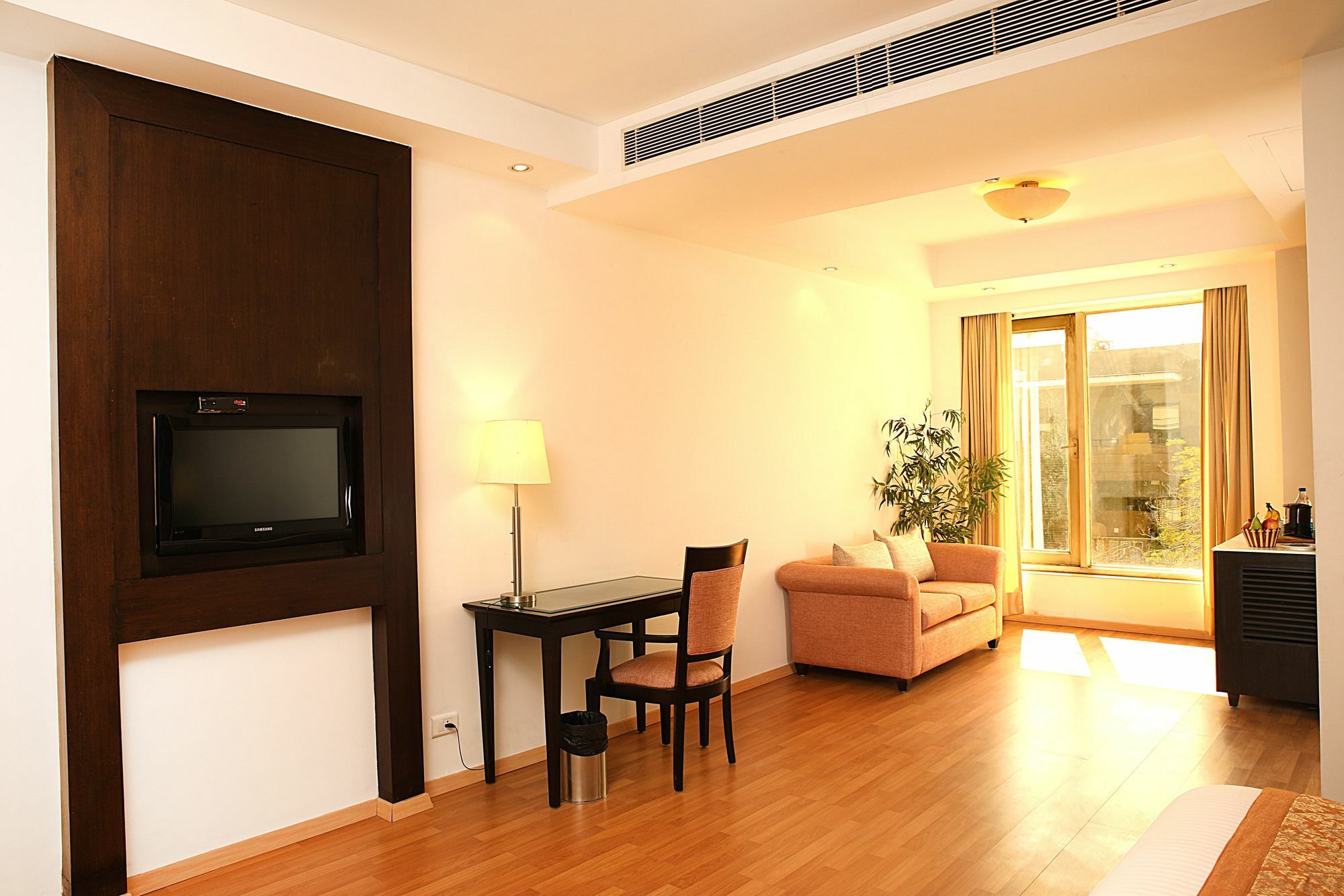 Inde Hotel Vista Woods Huda City Centre, คูร์เคาน์ ภายนอก รูปภาพ