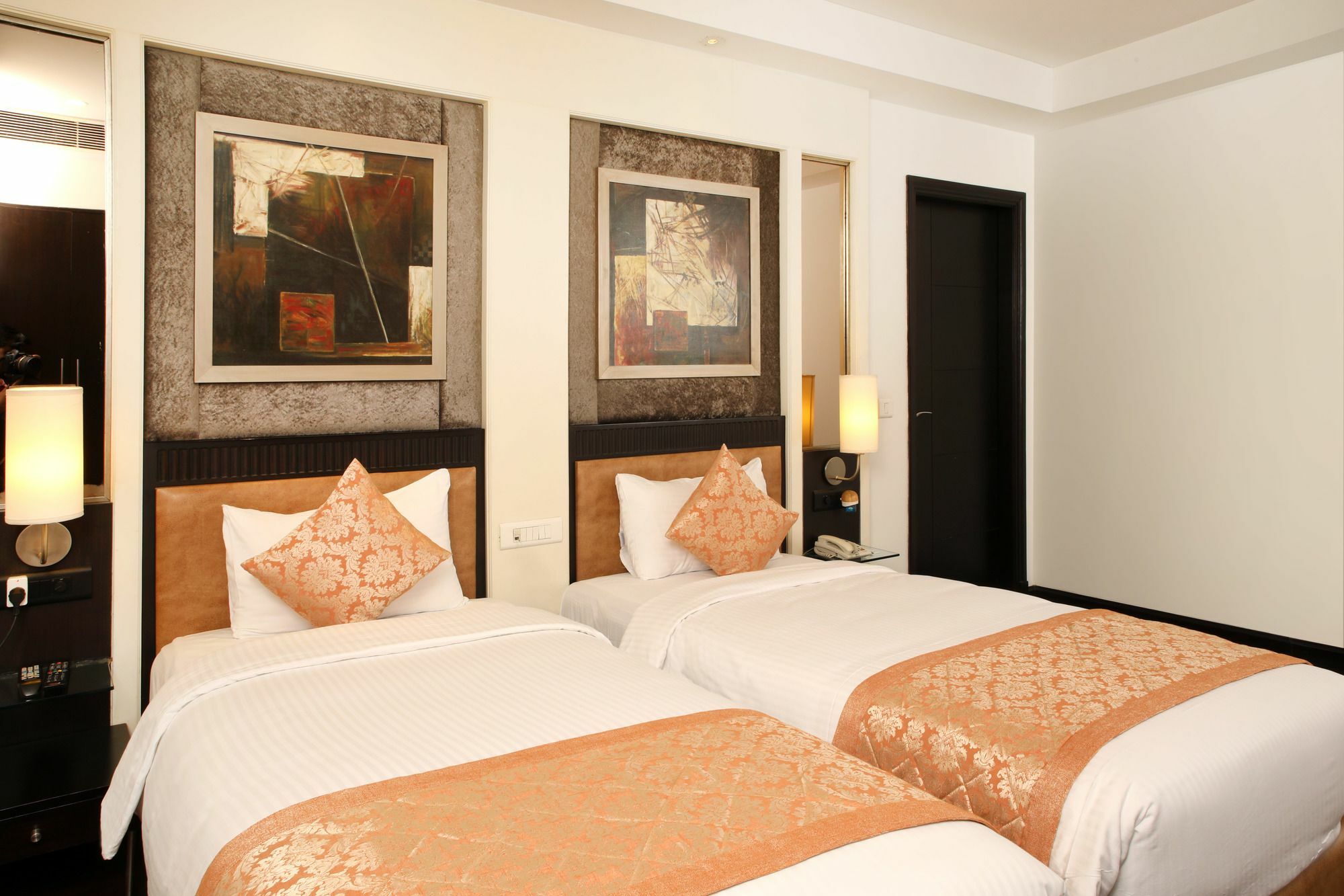 Inde Hotel Vista Woods Huda City Centre, คูร์เคาน์ ภายนอก รูปภาพ