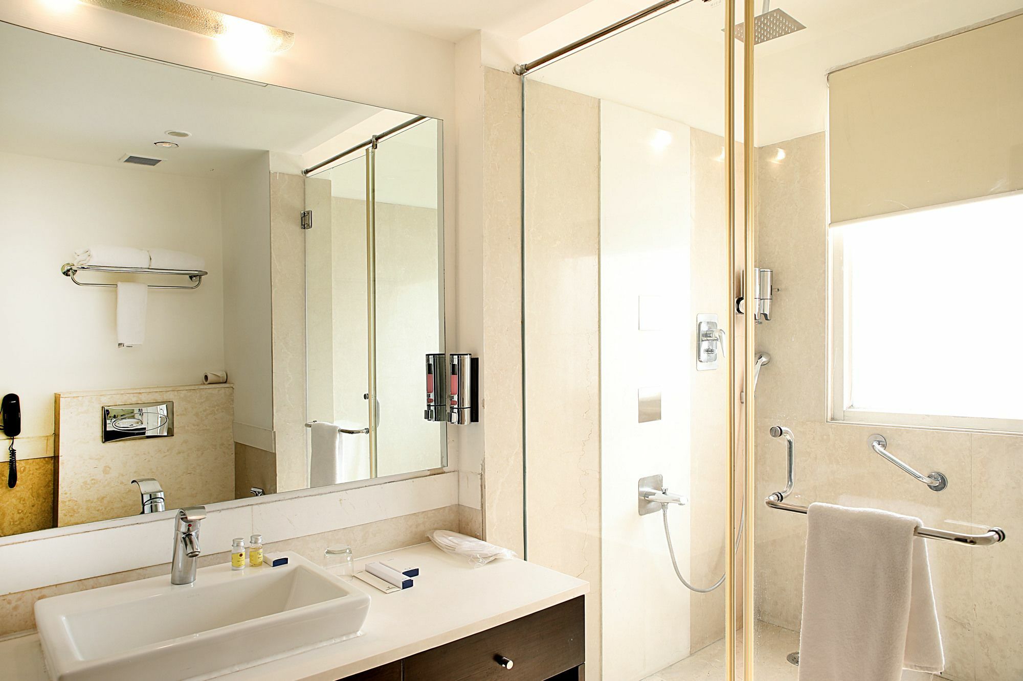 Inde Hotel Vista Woods Huda City Centre, คูร์เคาน์ ภายนอก รูปภาพ