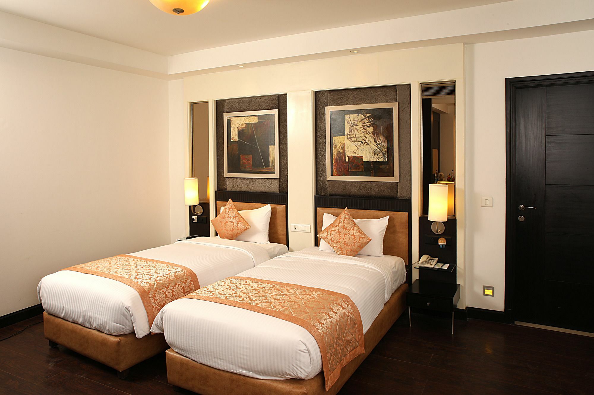 Inde Hotel Vista Woods Huda City Centre, คูร์เคาน์ ภายนอก รูปภาพ